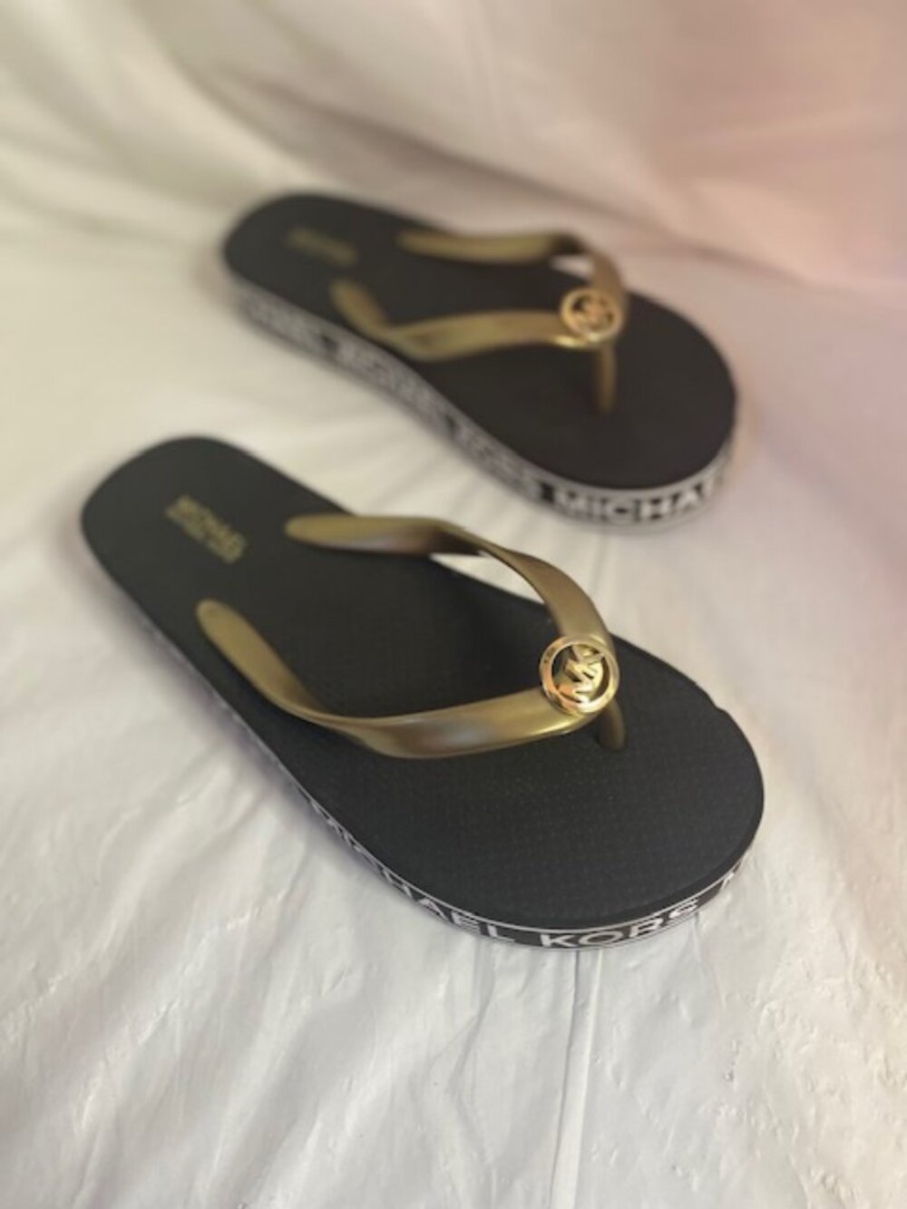 MICHAEL KORS Signature Flip Flops Thong Sandals, Gold/Brown, Women's size 6M - Picture 3 of 5